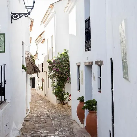 Tugasa Castillo De Castellar *
